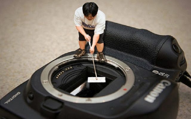 vệ sinh ống kính máy ảnh