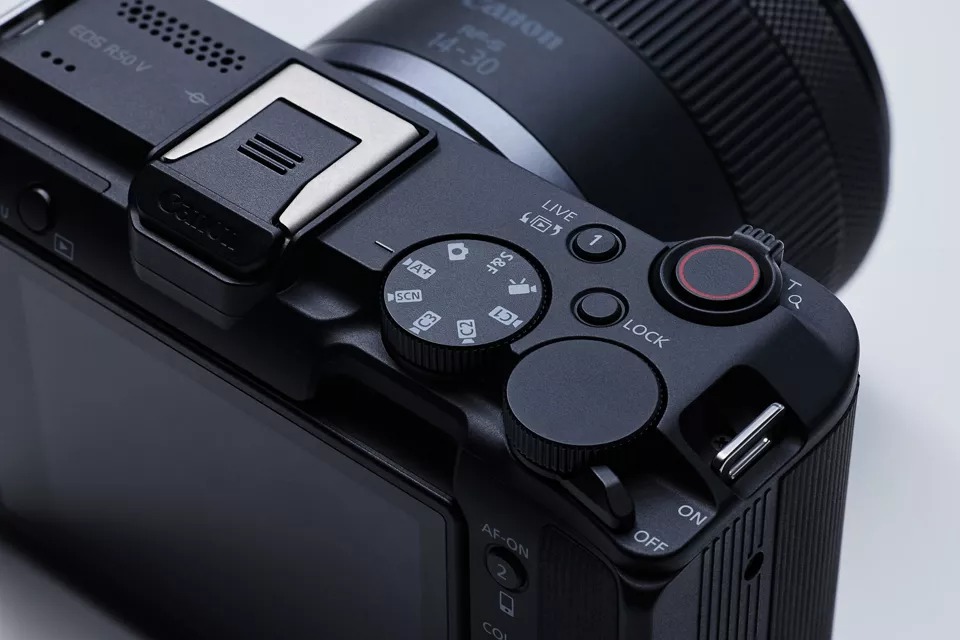 Canon EOS R50 V mang đến trải nghiệm quay phim chuyên nghiệp nhưng cực kỳ dễ tiếp cận nhờ vòng xoay chế độ mới