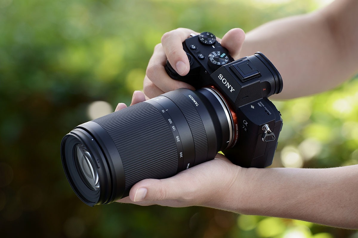 Ống kính Tamron 70-300mm F/4.5-6.3 Di III RXD for Sony E - Thiết kế nhỏ gọn