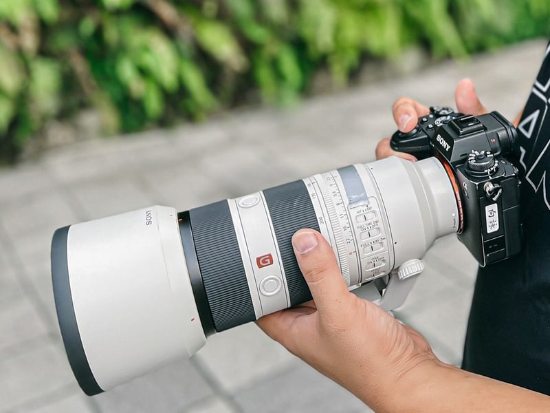 Lens có thể kiểm soát rung máy khi chụp cầm tay với tốc độ màn trập chậm