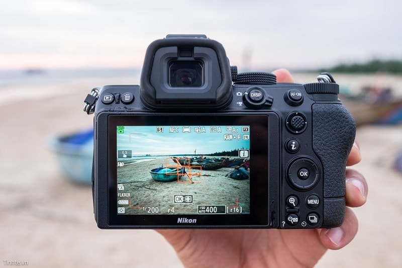 Nikon Z5 dễ dàng mang theo đi bất cứ nơi đâu