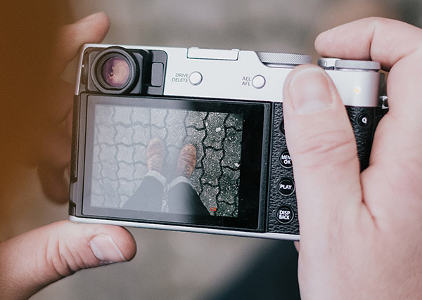 Viewfinder hybrid trên camera có thể zoom 0.52x