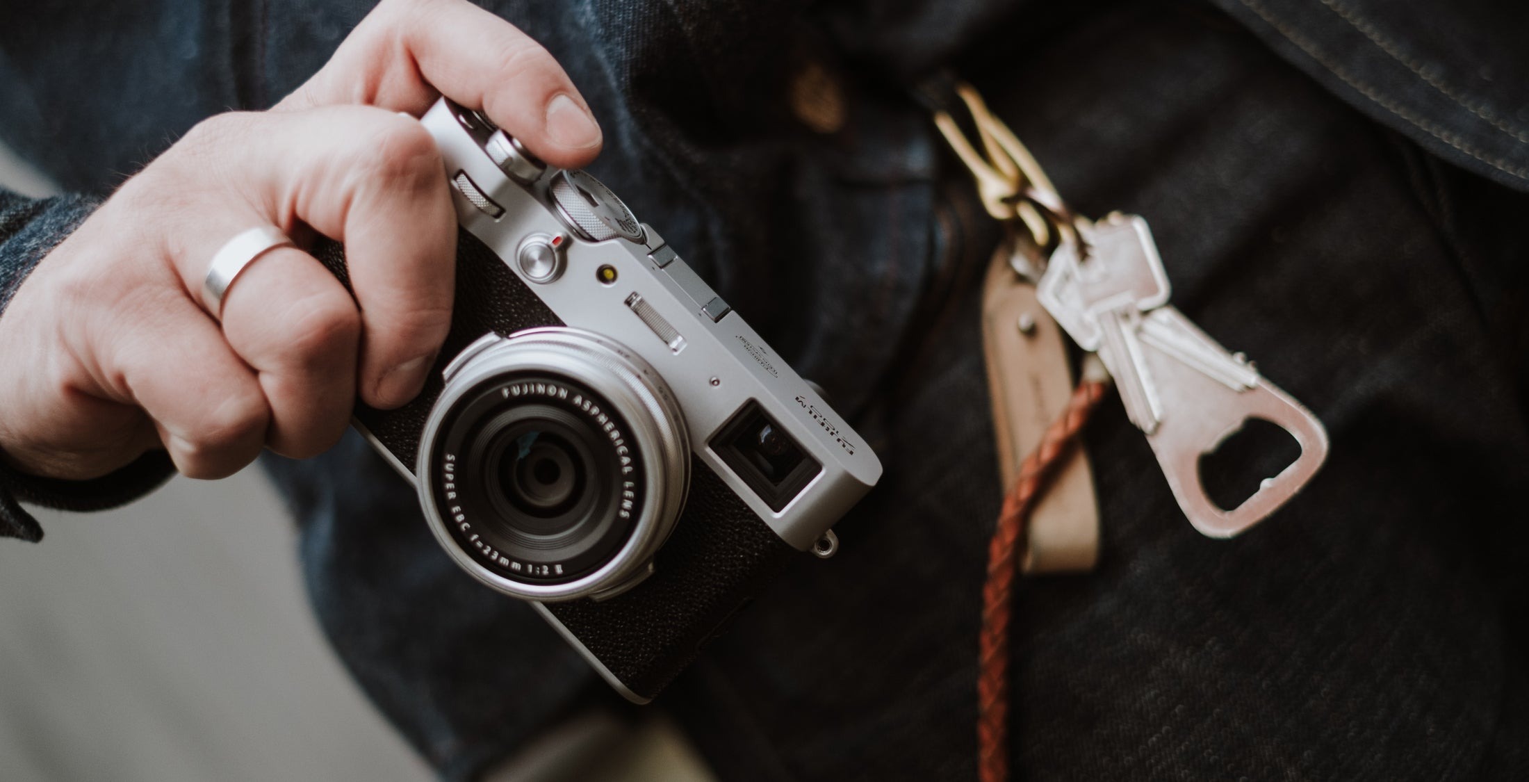 Máy ảnh Fujifilm X100V phiên bản Silver