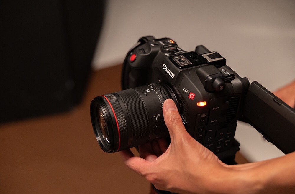 Ống kính tele ngắn, khẩu độ f/1.4, tiêu cự 85mm