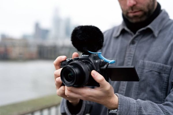 Không chỉ mạnh về chụp ảnh, Z5 II còn được nâng cấp đáng kể khả năng quay video với hỗ trợ UHD 4K lên đến 60 fps và Full HD lên đến 120 fps, cùng thời gian quay tối đa 2 giờ