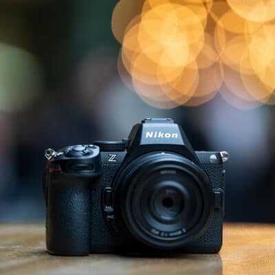 Nikon Z5 II được trang bị màn hình LCD 3.2 inch, 2.1 triệu điểm ảnh với độ sáng tăng gấp đôi, giúp xem ảnh và live view rõ nét, sống động ngay cả trong điều kiện ánh sáng mạnh
