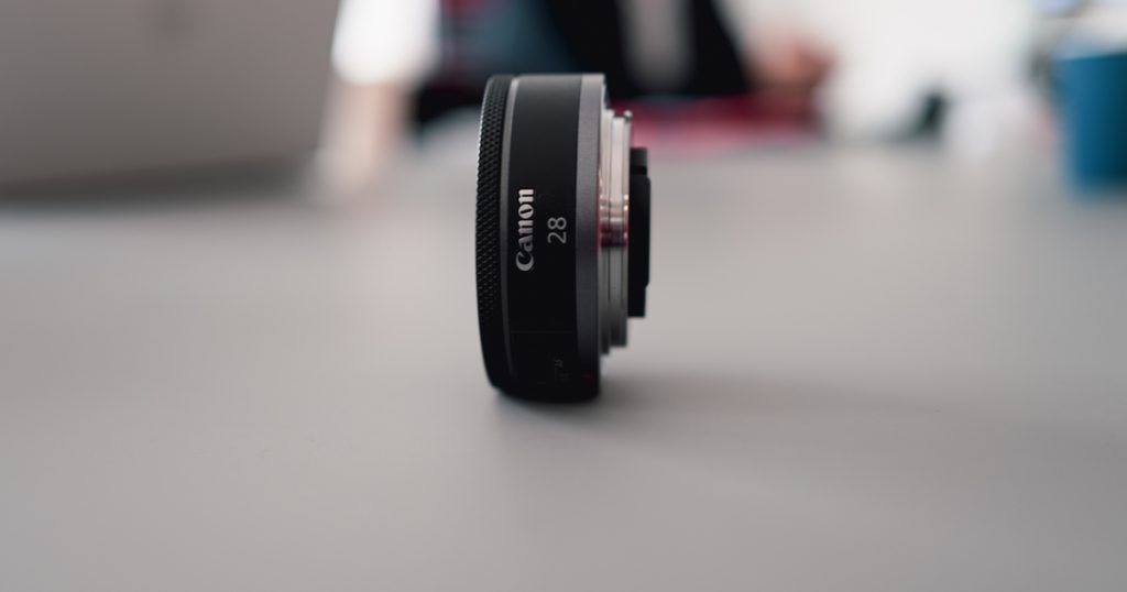 Canon RF 28mm f/2.8 STM có kích thước 69,2 x 24,7 mm