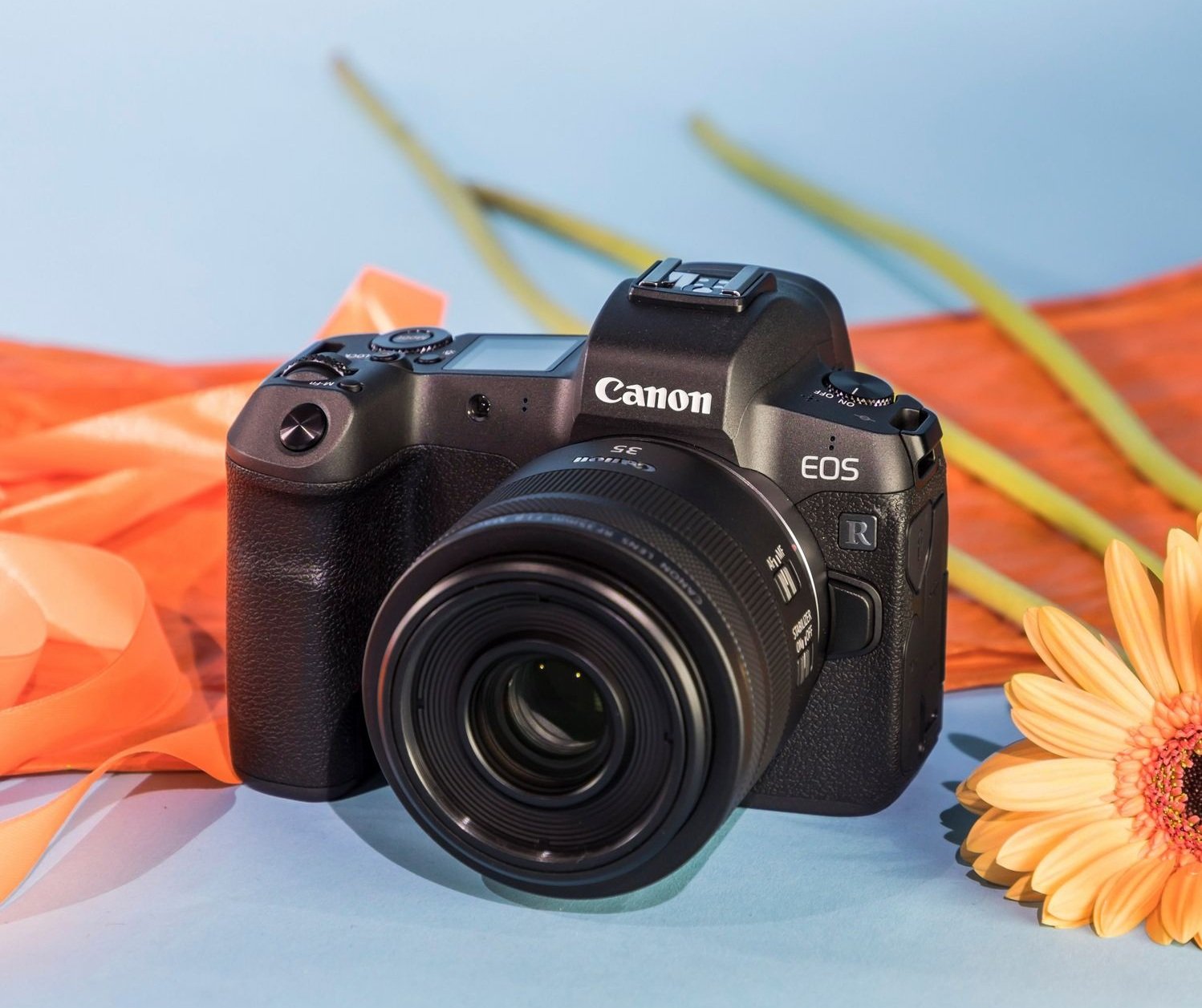 Canon RF 35mm f/1.8 IS Macro STM - ống kính mirrorless