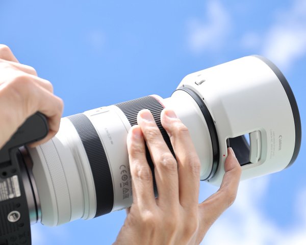 Canon RF 70-200mm f/2.8L IS USM tích hợp vòng điều khiển