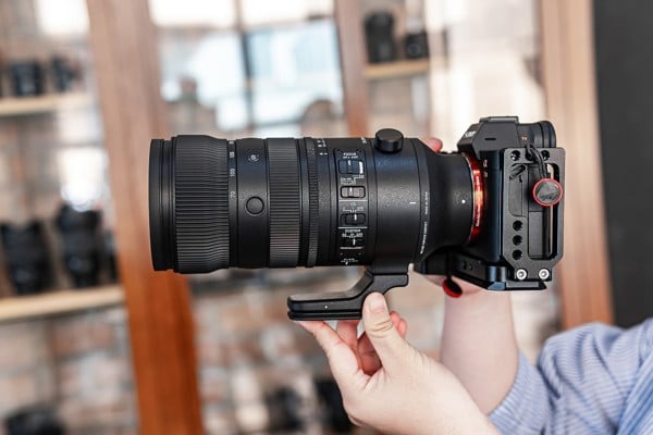 Đế gắn chân loại mới của Sigma 70-200mm f2.8 DG DN OS Sports