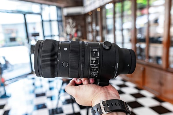 Ống kính Sigma 70-200mm f2.8 DG DN OS Sports có chất lượng hoàn thiện cao