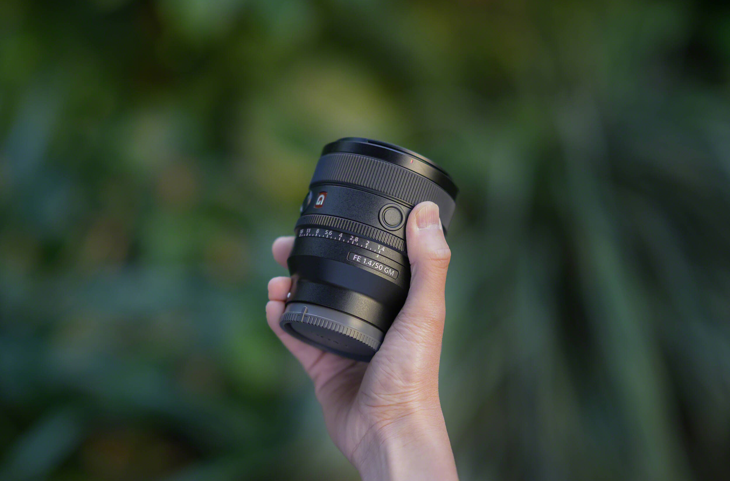 các nhiếp ảnh gia có thể yên tâm khi sử dụng lens ngoài trời